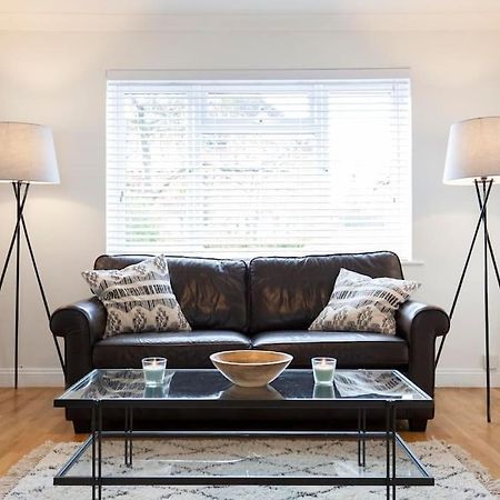 3 Bed House/Garden/Wi-Fi/Parking/Central Location Villa Guildford Kültér fotó