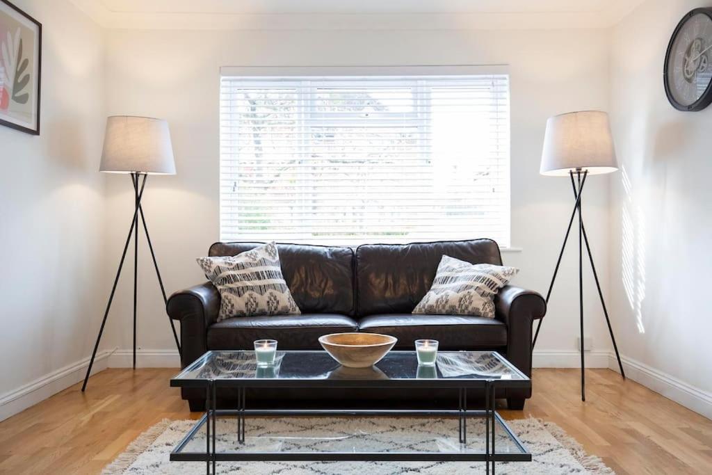 3 Bed House/Garden/Wi-Fi/Parking/Central Location Villa Guildford Kültér fotó