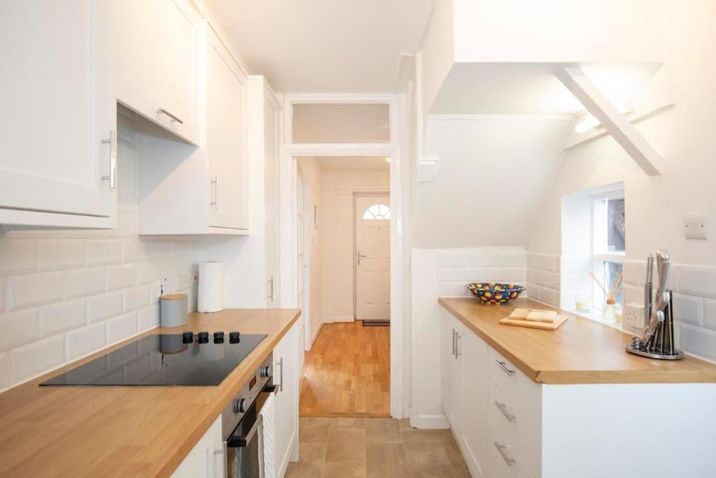 3 Bed House/Garden/Wi-Fi/Parking/Central Location Villa Guildford Kültér fotó