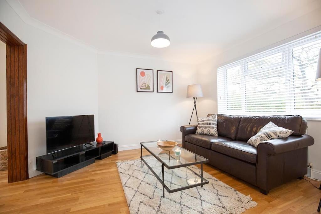 3 Bed House/Garden/Wi-Fi/Parking/Central Location Villa Guildford Kültér fotó