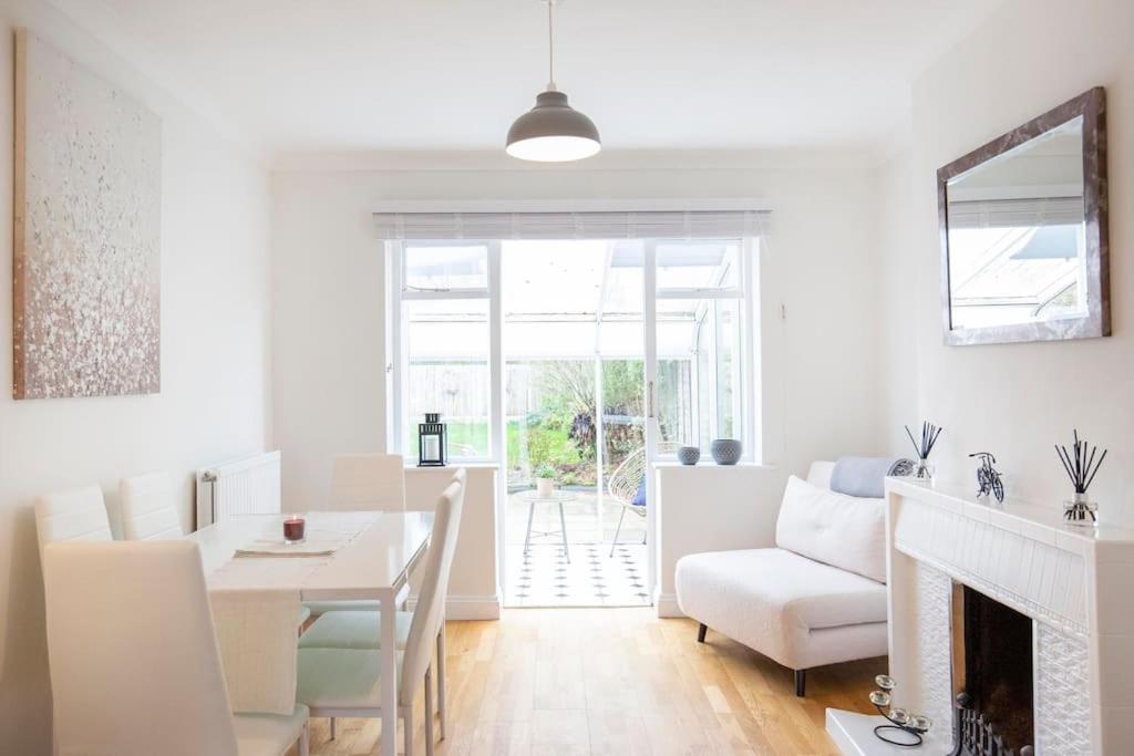 3 Bed House/Garden/Wi-Fi/Parking/Central Location Villa Guildford Kültér fotó
